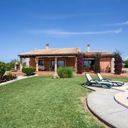 Schoene Mit Pool Im Olivenhain Holiday home
